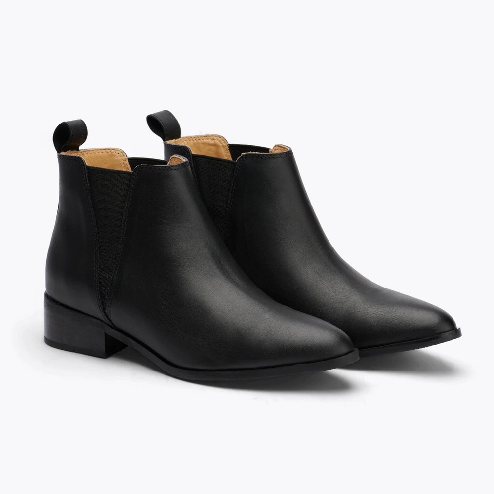 Nisolo Black Leather Chelsea Boot